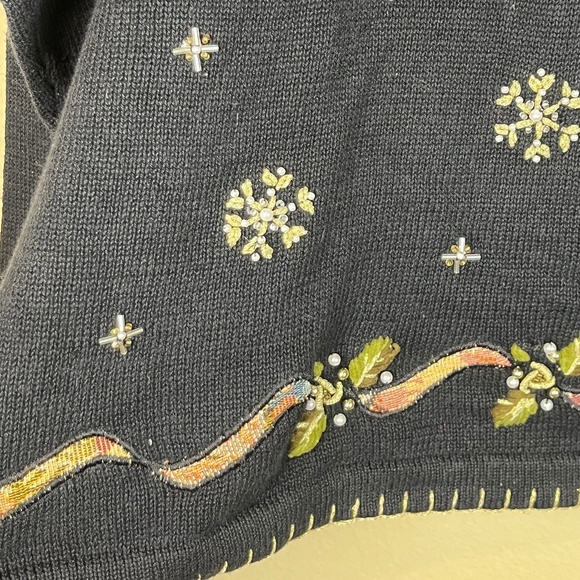 Victoria Jones Vintage Beaded Embroidered Christmas Wreath Sweater; Size L - Picture 3 of 8